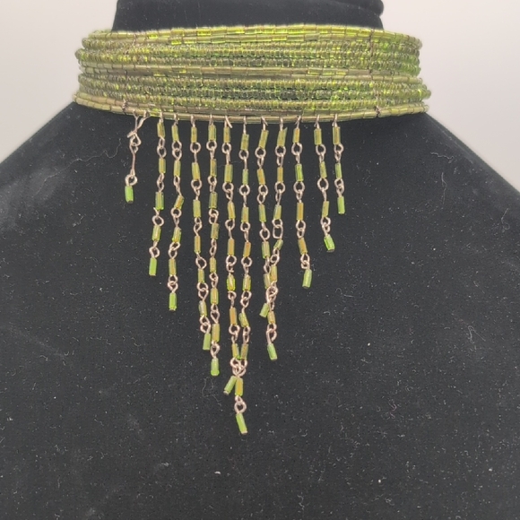 Jewelry - Elegant Green Beaded Choker Necklace